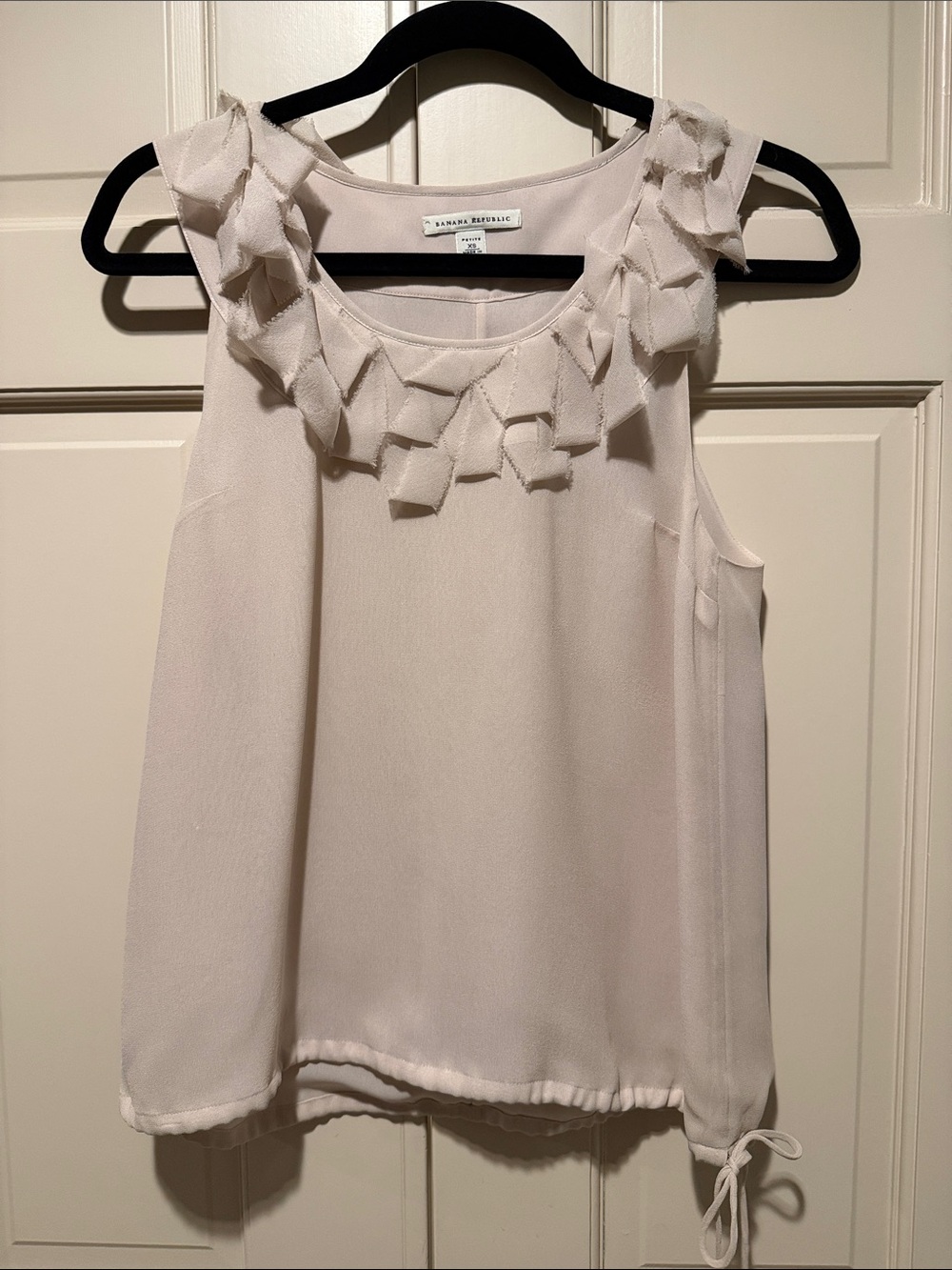 Banana Republic Silk Light Taupy Cream Sleeveless blouse  -petite xs